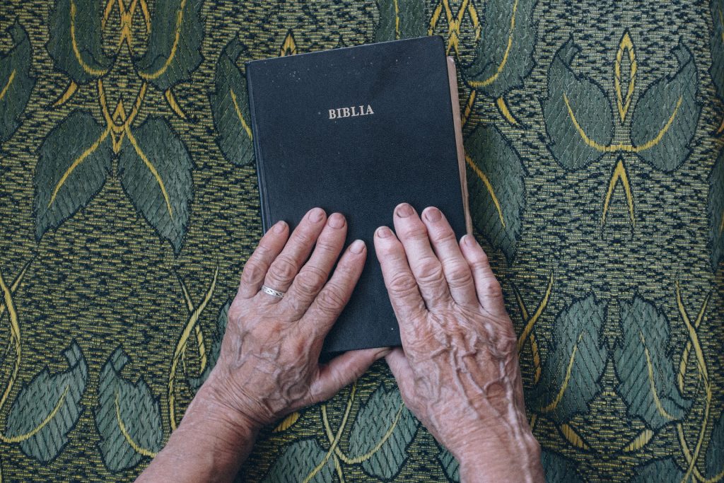 bible-1866564_1920